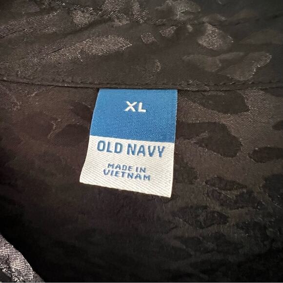 NWT Old Navy Black Textured Satin Leopard Print Button Down Shirt Size XL - Picture 4 of 9